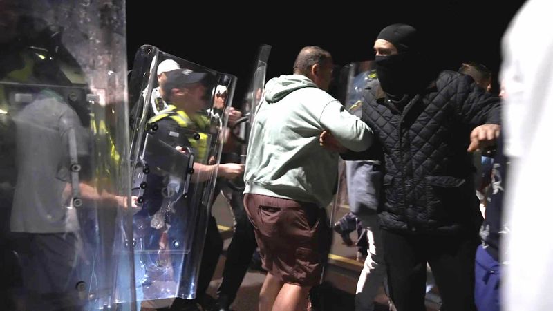 imported-skynews-police-protesters-portsmouth_7343907.jpg