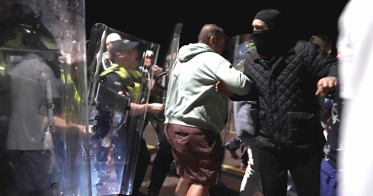 imported-skynews-police-protesters-portsmouth_7343907.jpg