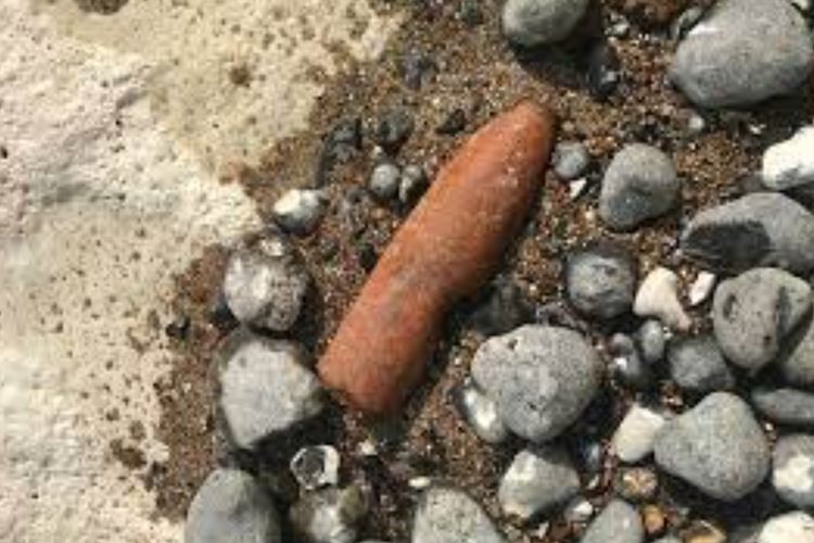 imported-UNEXPLODED BOMB-efdb03.jpg