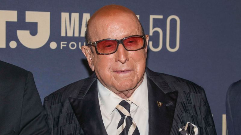 imported-skynews-clive-davis-music_7280406.jpg
