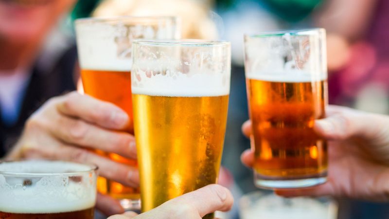 imported-skynews-pubs-beer-drinking_5329643.jpg
