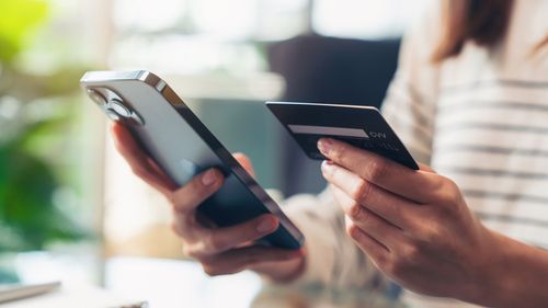 imported-skynews-credit-card-phone-debit_7314500.jpg