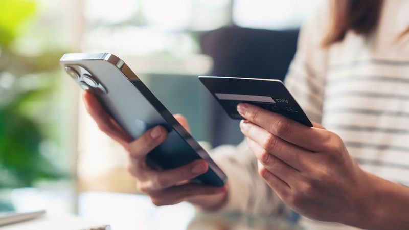 imported-skynews-credit-card-phone-debit_7314500.jpg