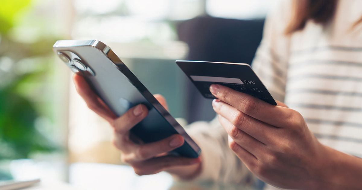 imported-skynews-credit-card-phone-debit_7314500.jpg