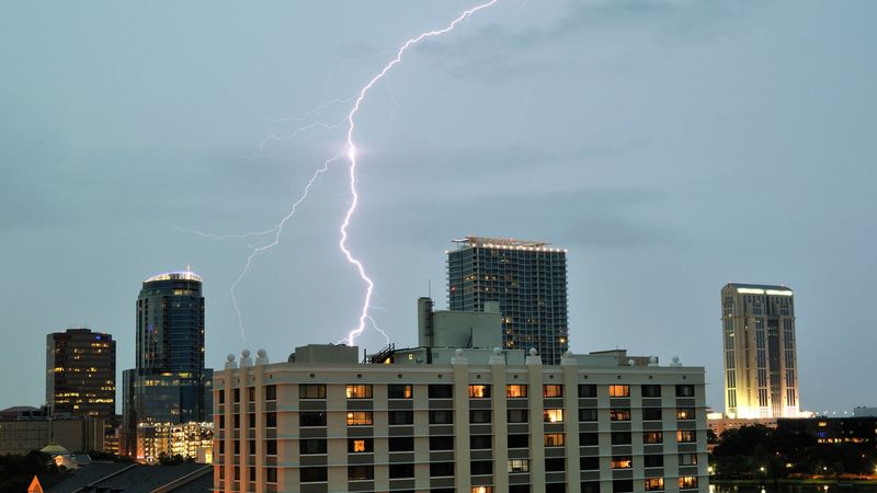 imported-skynews-lightning-thunderstorm_6950139.jpg