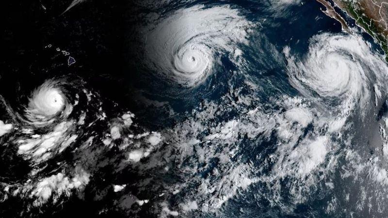 imported-skynews-hurricane-lowell-hurricane-karina_7341467.jpg