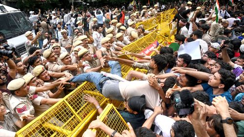 imported-skynews-cockroach-janta-india_7305531.jpg