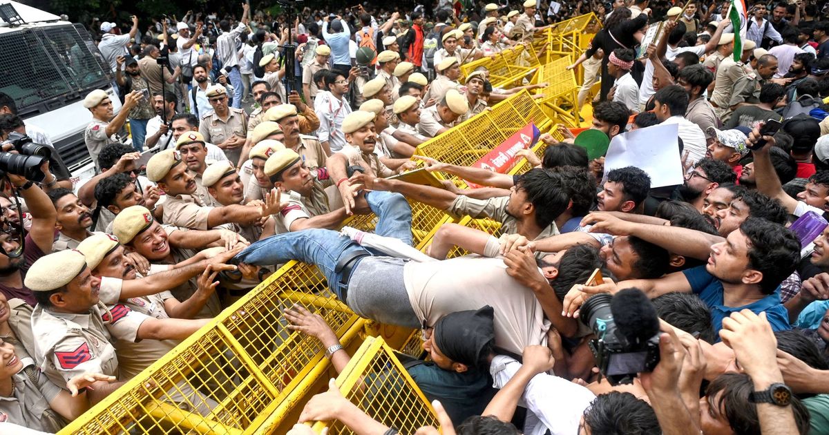 imported-skynews-cockroach-janta-india_7305531.jpg