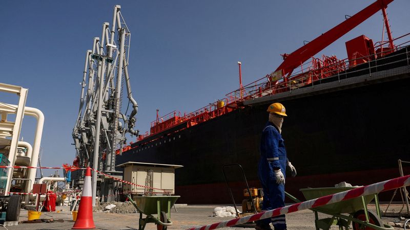 imported-skynews-tanker-strait-of-hormuz_7253693.jpg