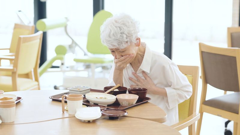 imported-skynews-choking-elderly_7324474.jpg