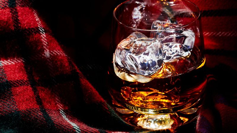 imported-skynews-whisky-tartan_6976819.jpg