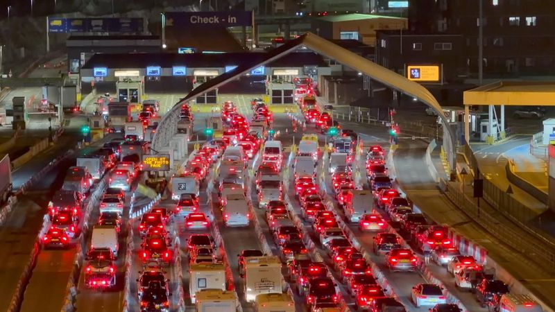 imported-skynews-port-of-dover-traffic-queues_7300467.jpg