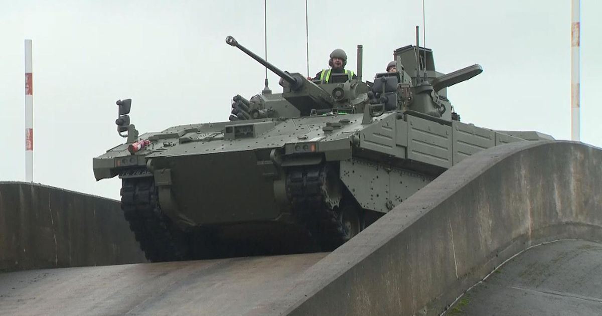 imported-skynews-ajax-british-army-tanks_7073340.jpg
