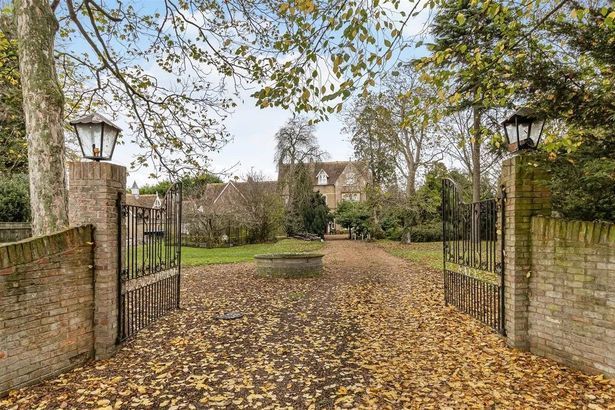 imported-0_back-to-1872-is-on-the-market-for-15million-in-Doddington-2.jpg