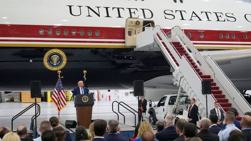 imported-skynews-trump-air-force-one_7278355.jpg