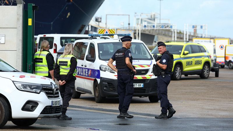 imported-skynews-france-calais-migrants_7363291.jpg