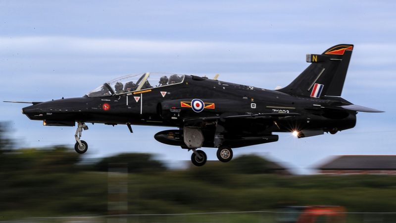 imported-skynews-raf-valley-i-hawk-t2_7359443.jpg