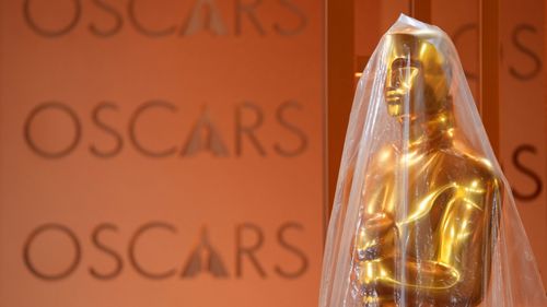 imported-skynews-oscar-statue-protected-by-plastic_7191847.jpg