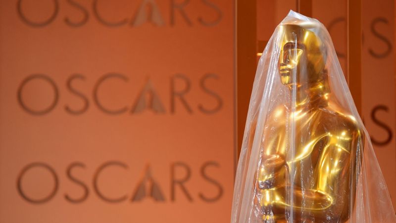 imported-skynews-oscar-statue-protected-by-plastic_7191847.jpg