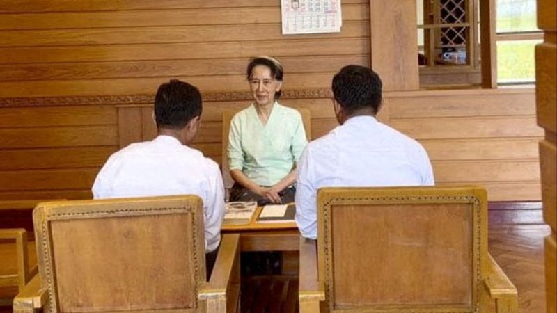 imported-skynews-aung-san-suu-kyi-the-king_7380847.jpg