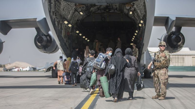 imported-skynews-afghans-plane-evacaution_7309731.jpg
