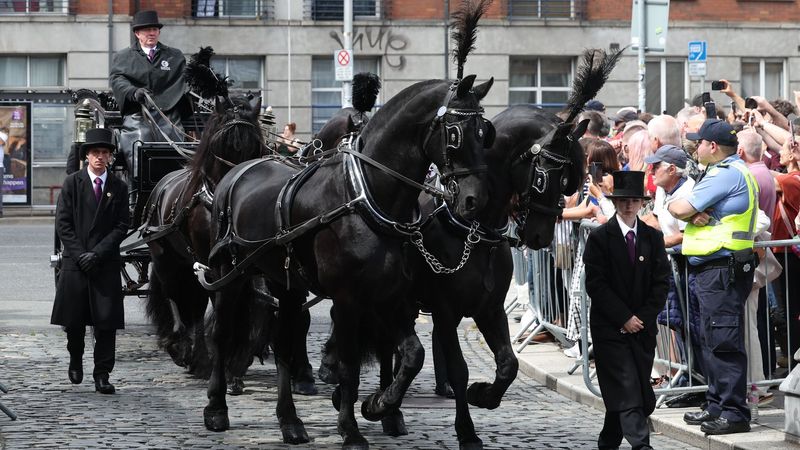 imported-skynews-glen-hansard-funeral_7313724.jpg