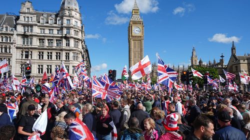 imported-skynews-tommy-robinson-unite-the-kingdom_7225381.jpg
