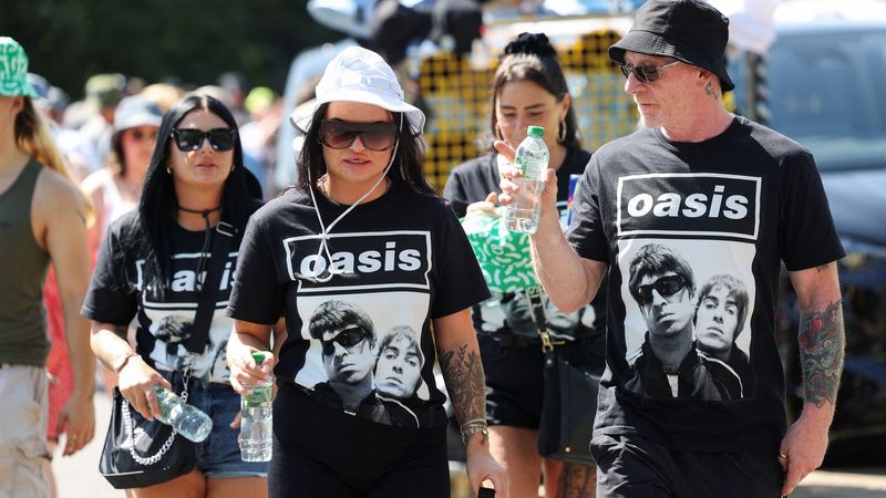 imported-skynews-oasis-fans_6962800.jpg