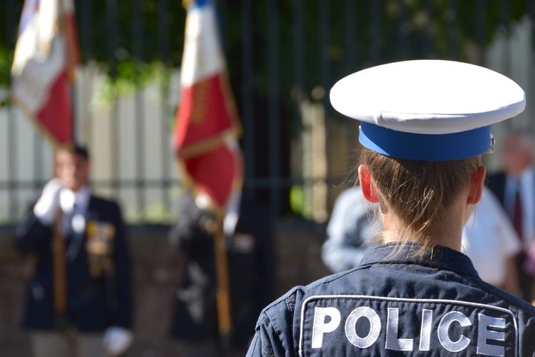 imported-police-officer-gcb236e09c_1280-09ed03.jpg