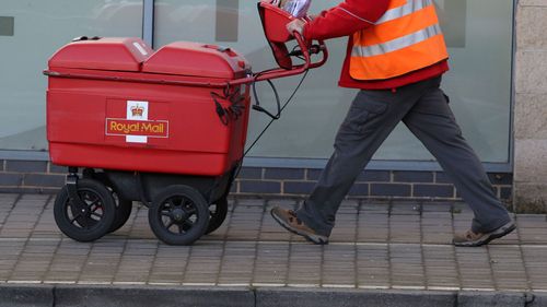imported-skynews-postman-royal-mail_5776119.jpg