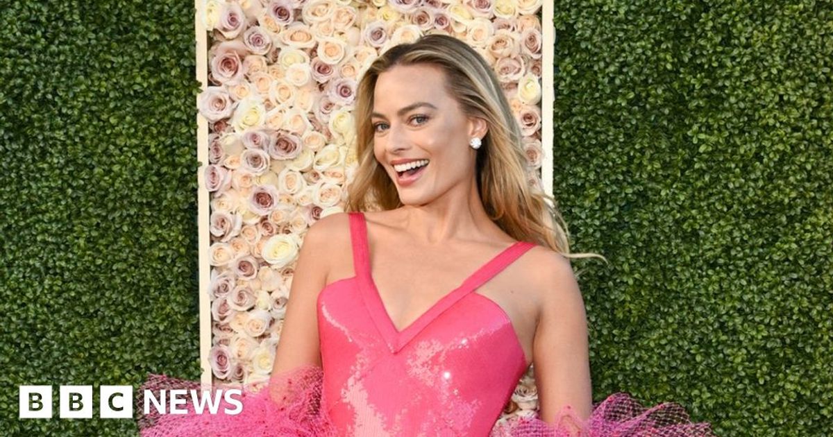 Margot Robbie, Barry Keoghan and more on Golden Globes red carpet ...