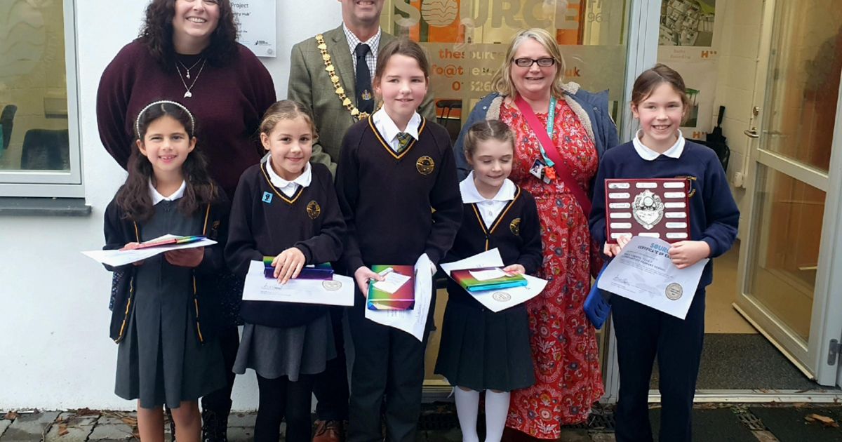 Photo of winners, teachers and the Mayor, Alan Jewel.jpg