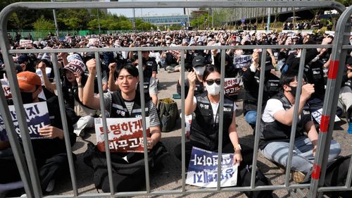 imported-skynews-samsung-protest_7228090.jpg