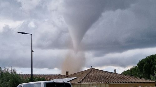 imported-skynews-verzeille-tornado-france_7330576.jpg