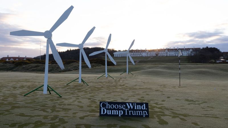 imported-skynews-greenpeace-trump-turnberry_7225135.jpg