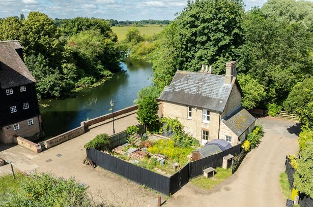 imported-0_Houghton-Mill-and-Waterclose-Meadows-from-the-air-Cambridgeshire.jpg