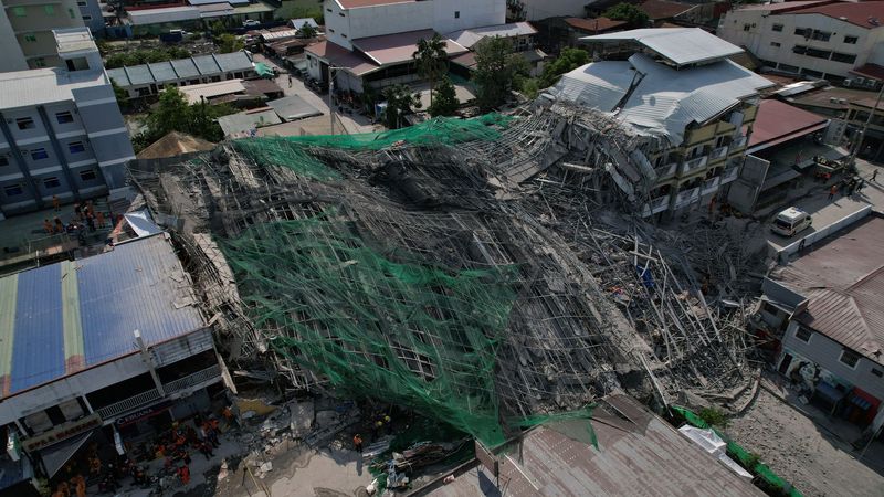 imported-skynews-building-collapse-manila_7257941.jpg