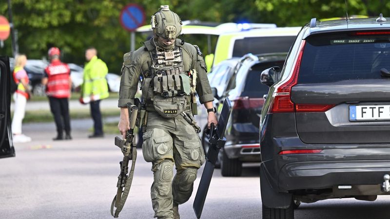 imported-skynews-sweden-sword-school_7328197.jpg