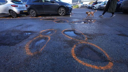imported-skynews-pothole-road_7187605.jpg