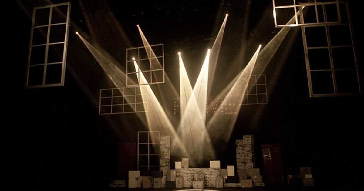 S-GreasepaintStageLights.jpg