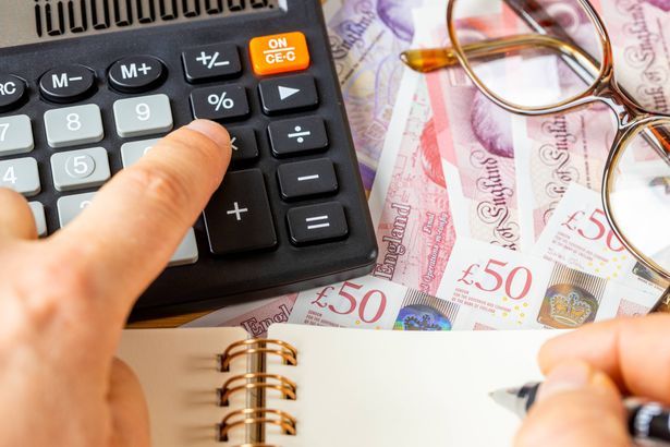 imported-0_British-Pounds-Calculator-and-Money-File-Financial-Settlements-Household-Budget-Taxes-UK-Currency-Exchange-Rate.jpg