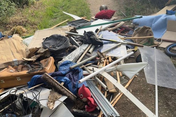 imported-0_Fly-tip-has-been-spotted-on-a-public-pathway-in-Yaxley-9jpeg.jpg