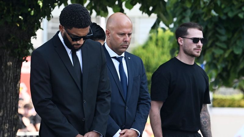 imported-skynews-liverpool-joe-gomez-and-arne-slot_6957664.jpg