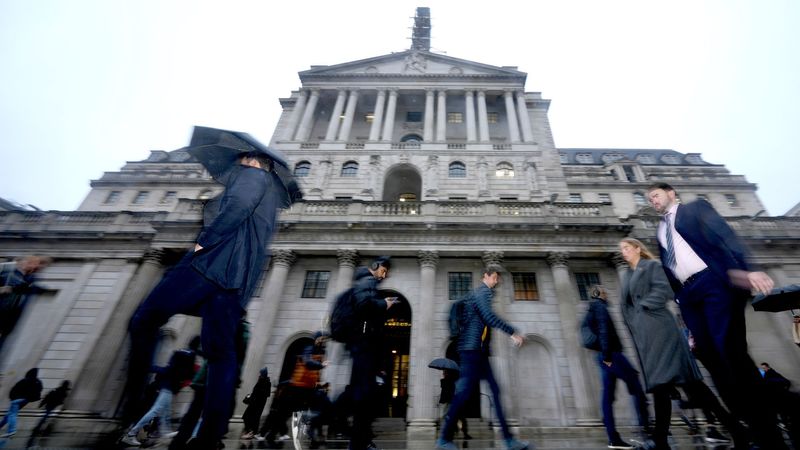 imported-skynews-bank-of-england-people_7156323.jpg