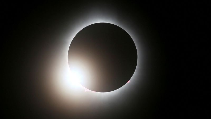 imported-skynews-eclipse-total-solar-eclipse_6516945.jpg