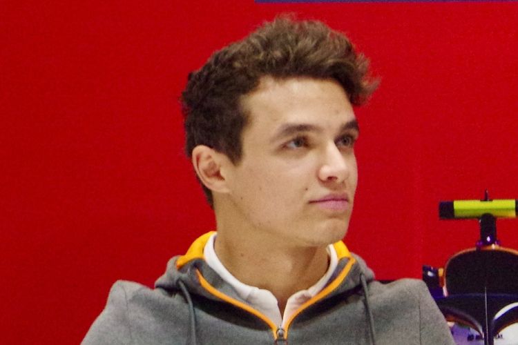 imported-1200px-Lando_Norris_Formula_1_Driver_(49379469418)_(cropped)_(cropped)-fefbe6.jpg