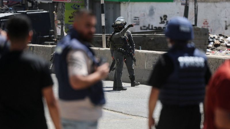 imported-skynews-qalandia-refugee-camp_7331088.jpg