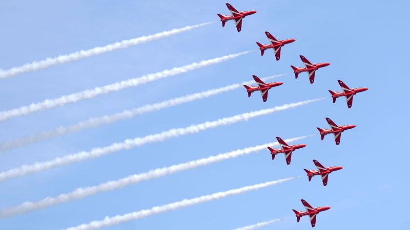 imported-skynews-raf-red-arrows_7255970.jpg