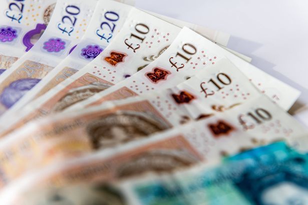 imported-0_Close-up-of-United-Kingdom-Pound-Sterling-bank-notes.jpg