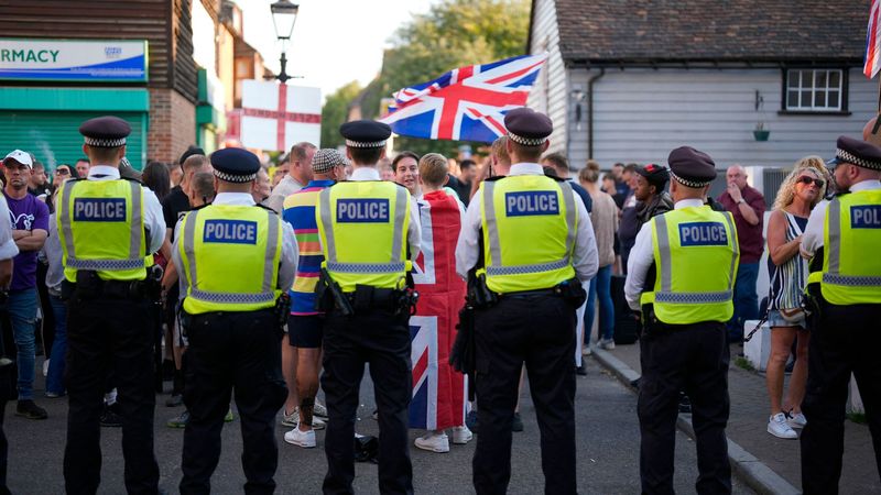 imported-skynews-orpington-london-stand-up-to-racism_6998403.jpg